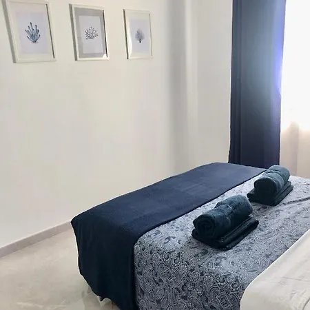 Casa Rene - Sunny Near And Center