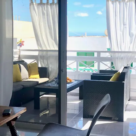 Casa Rene - Sunny Near And Center